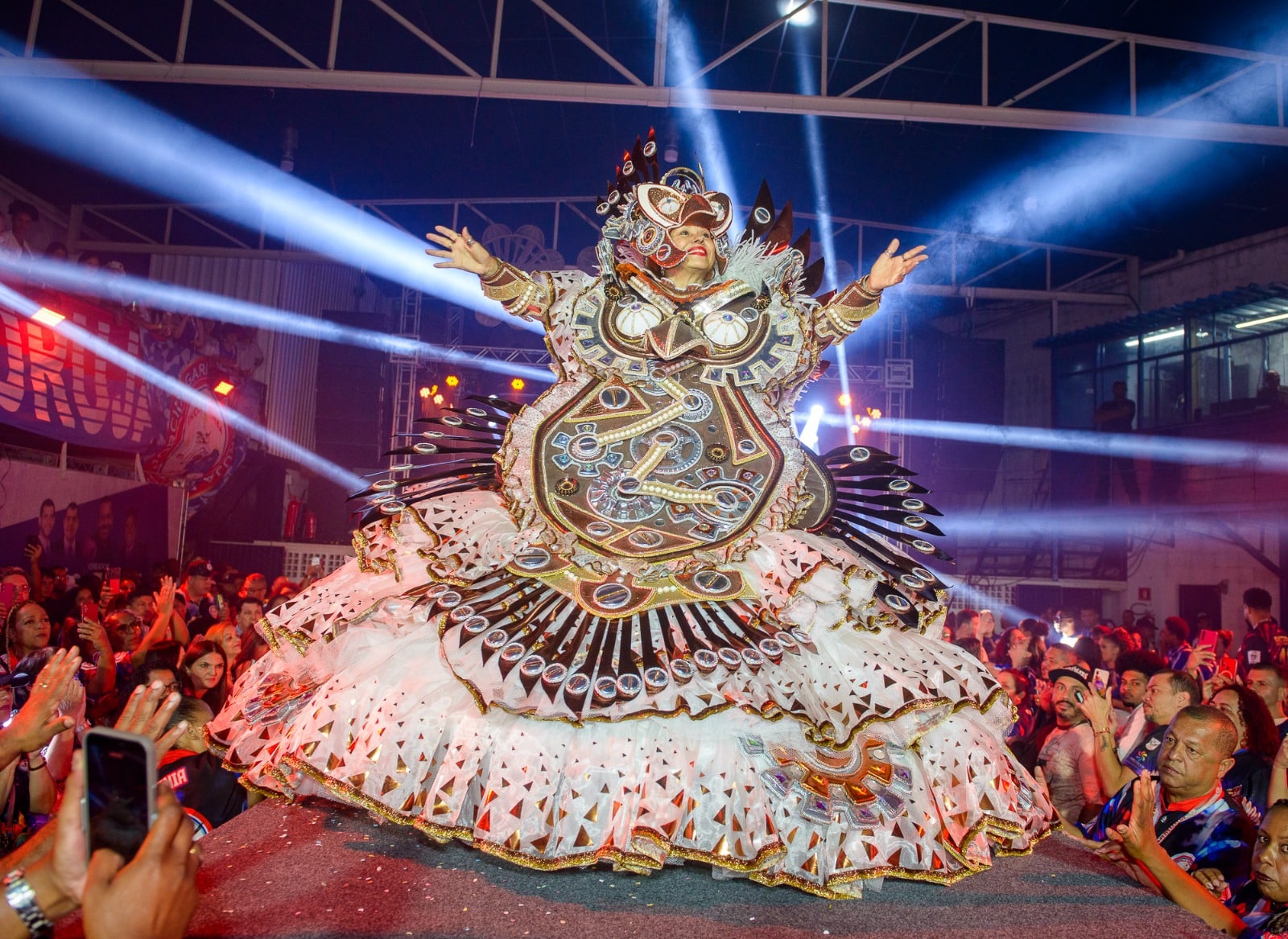 Carnaval 2027: Estrela do Terceiro Milênio apresenta fantasias com Paulo Barros