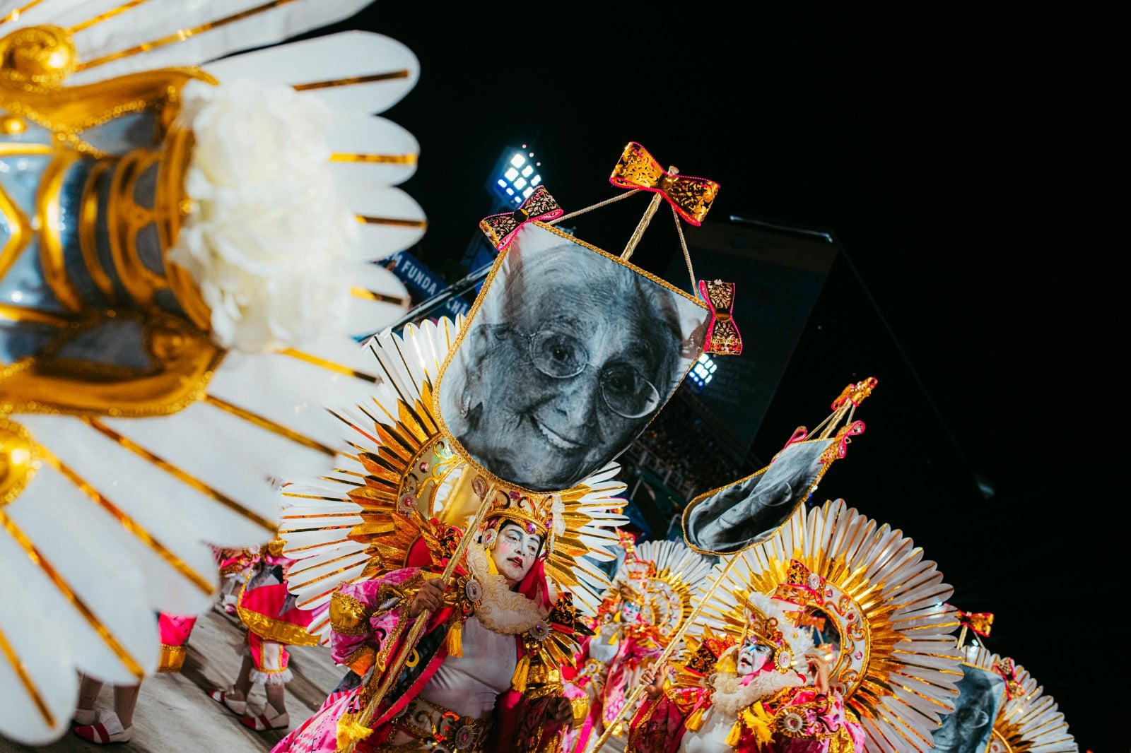 Beija-Flor adota ecoplumas para o Carnaval 2027 e debate sustentabilidade