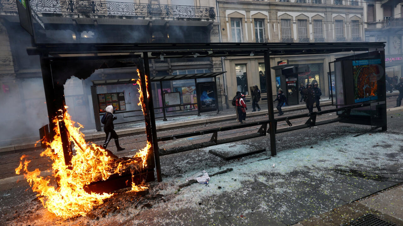 Prejuízo com os protestos em França pode chegar a um bilhão de euros