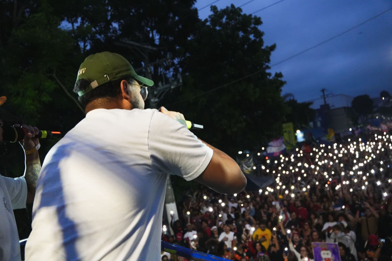 Emicida reforça que o rap jamais apoia o opressor em ato democrático na periferia