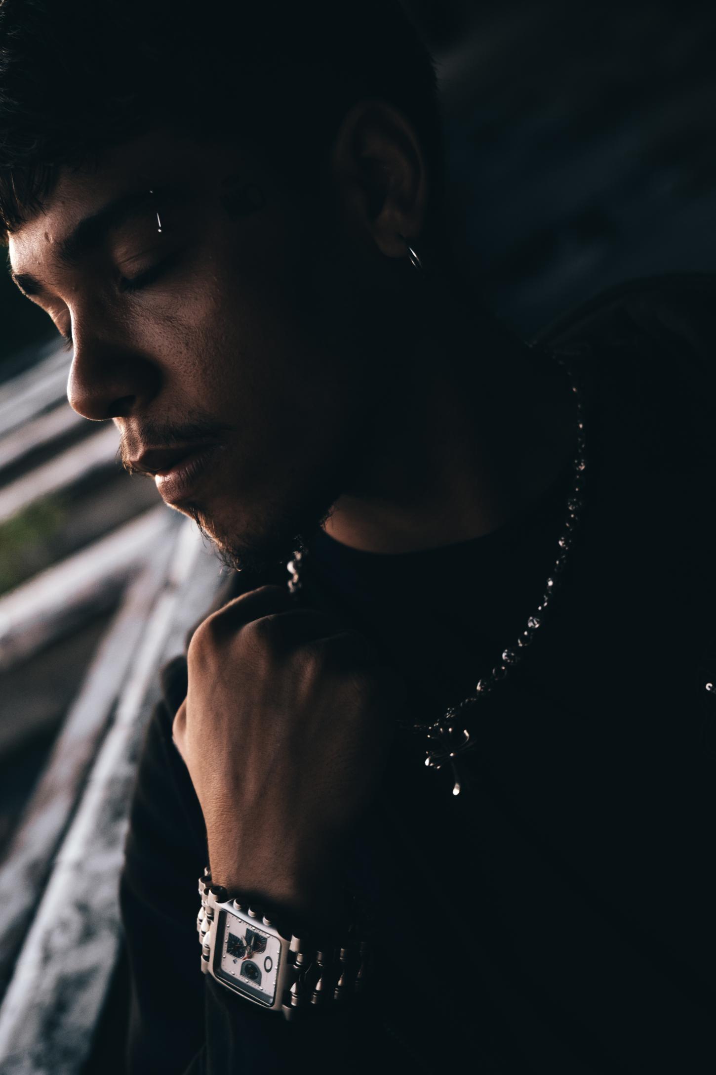 Com referências a Ben 10, novo single de Frajado traz trap sobre evolução