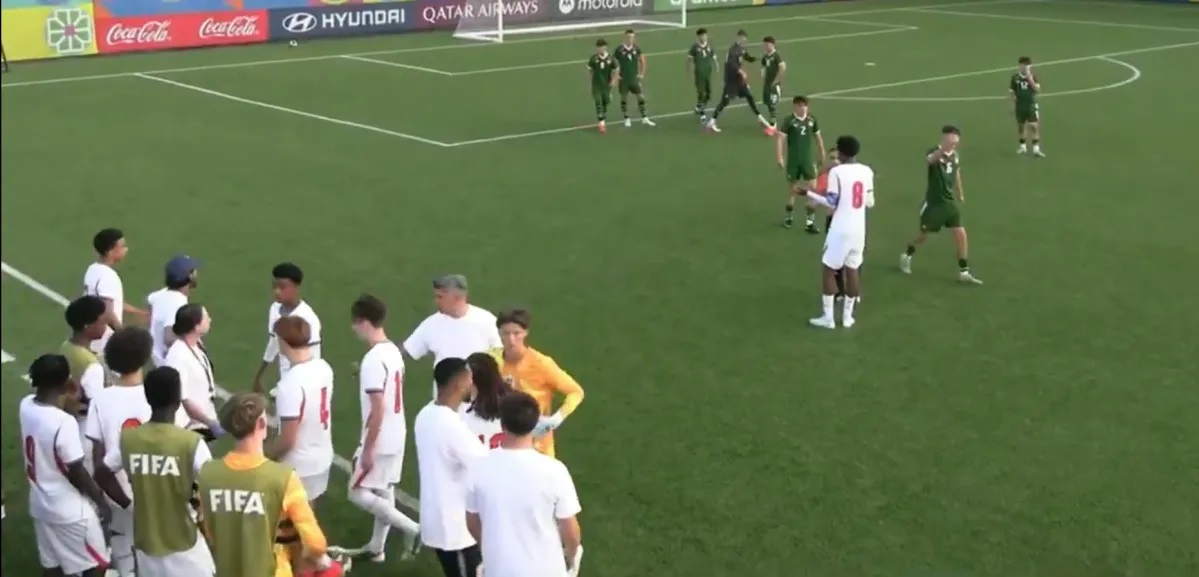 Seleção da Inglaterra abandona jogo na Copa do Mundo Sub-15 após racismo