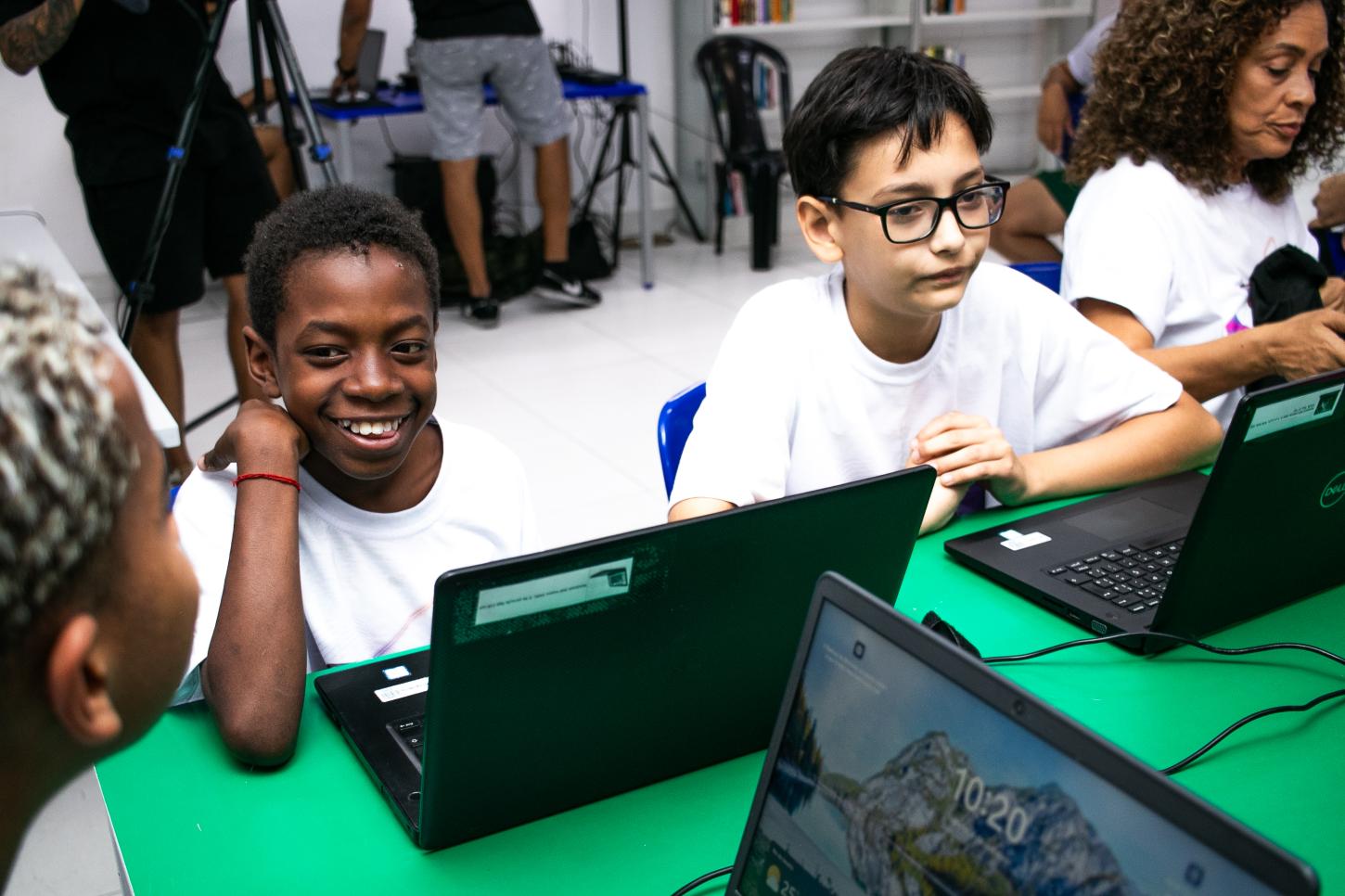 Projeto olhares cariocas leva oficinas de audiovisual e tecnologia para a mangueira