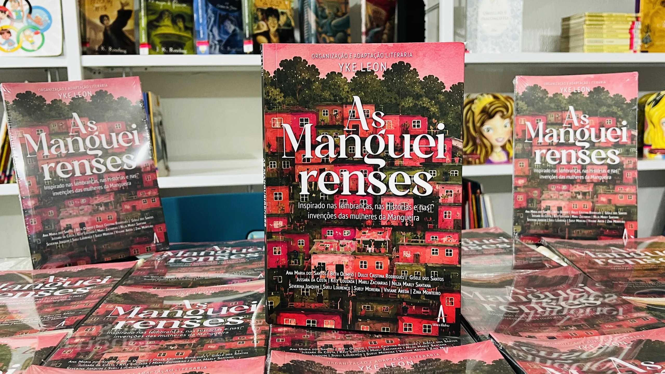 Quadra da Estação Primeira recebe o lançamento do livro As Mangueirenses