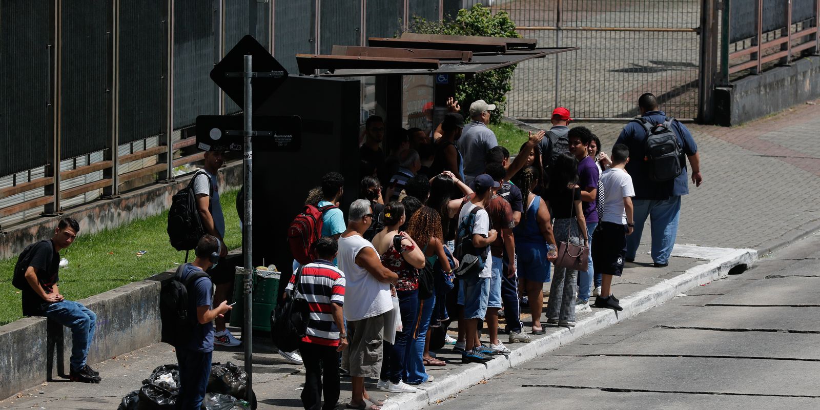 Paralisação de ônibus na zona sul de São Paulo afeta milhares de passageiros