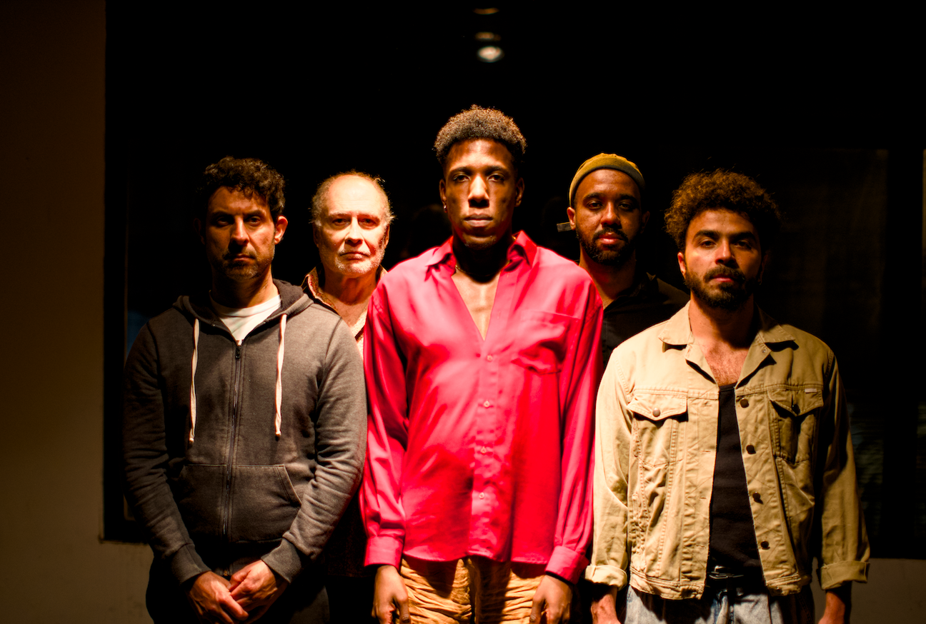 Grupo ii estreia o espetáculo ofício no teatro arthur azevedo em são paulo