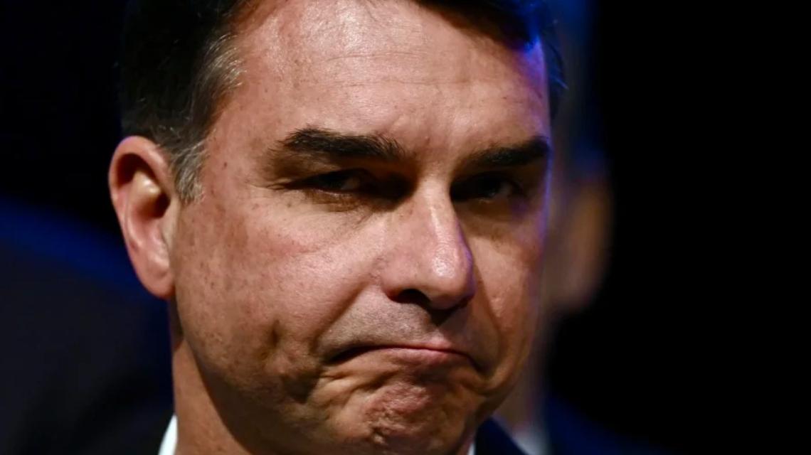Plano de Flávio Bolsonaro prioriza informalidade e o trabalho precário
