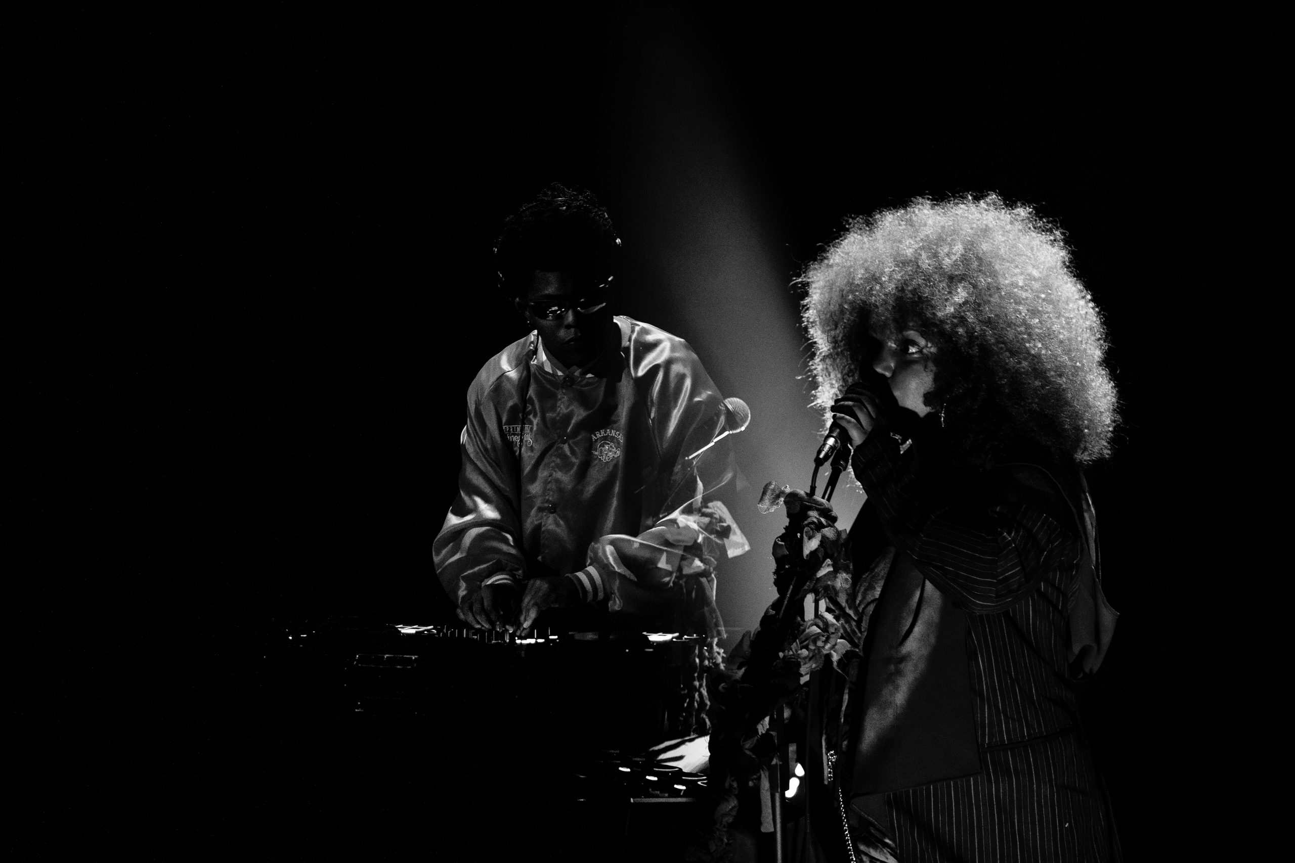 Natasha Felix apresenta performance poética no Sesc 24 de Maio