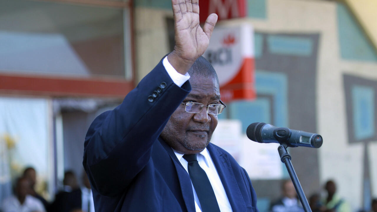 Ossufo Momade afasta renúncia imediata e mantém liderança da Renamo