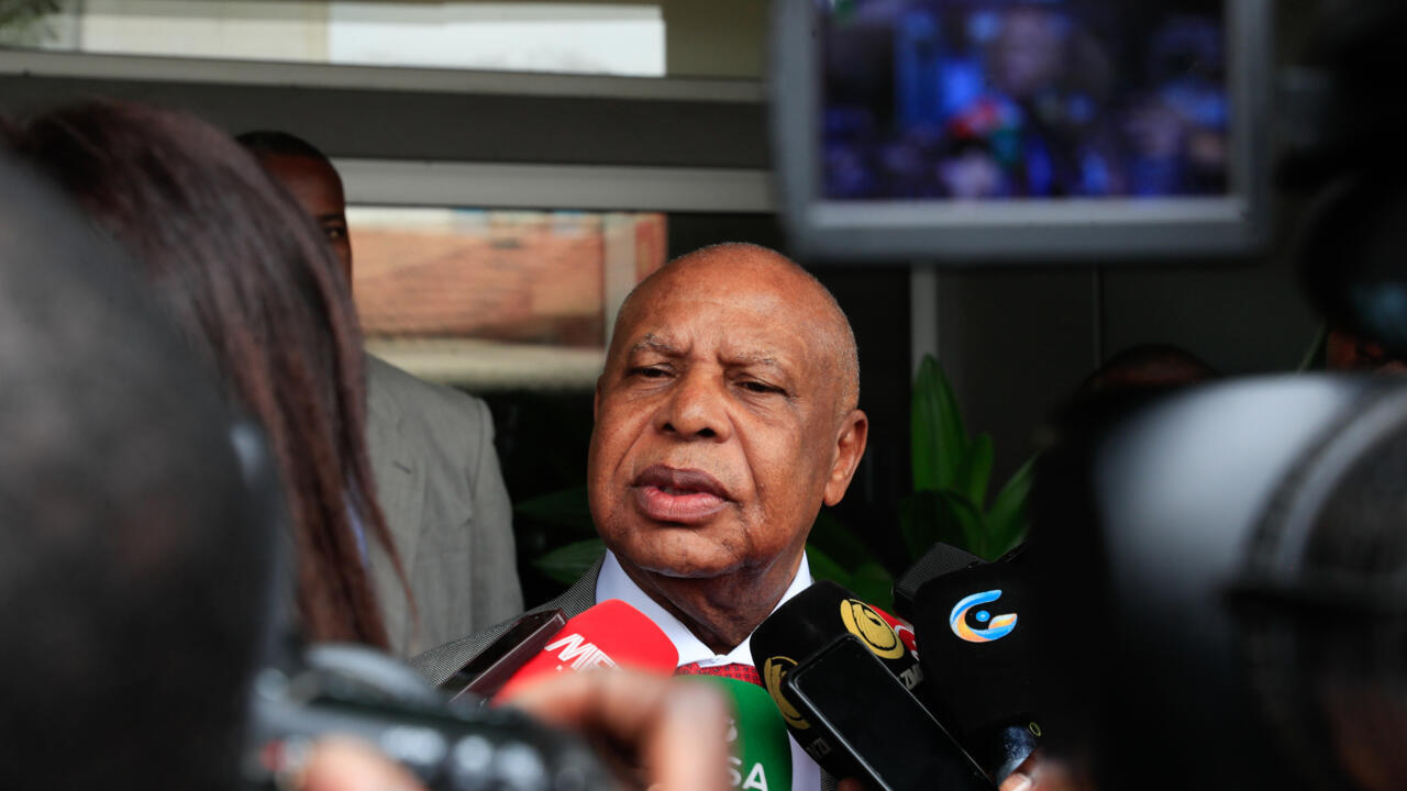 MPLA instaura processo contra o general Higino Carneiro em Angola