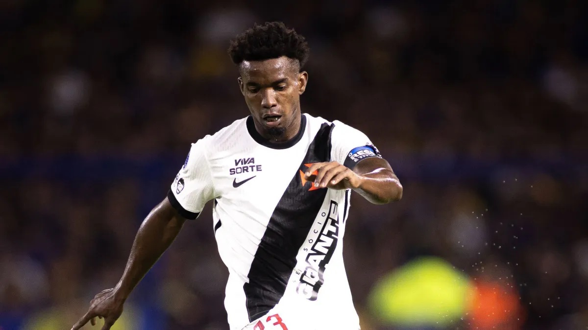 Thiago Mendes sofre racismo após provocação ao Boca Juniors