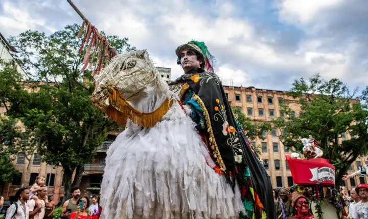 A ‘Grande Companhia Brasileira de Mystérios e Novidades’ comemora 45 anos dedicados ao teatro