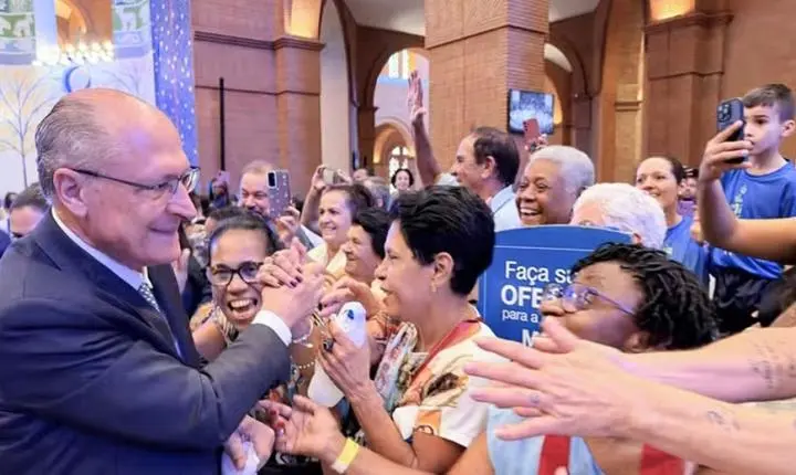 Geraldo Alckmin cobra respeito às religiões e recebe aplausos em Aparecida
