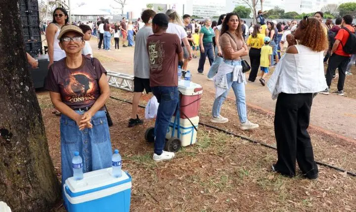 Como o trabalho informal sustentou ambulantes no desfile de 7 de Setembro