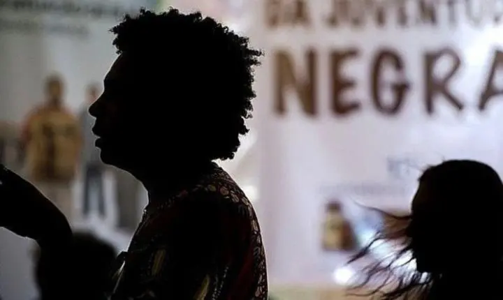 Alegação de brincadeira não afasta crime de injúria racial, aponta especialista