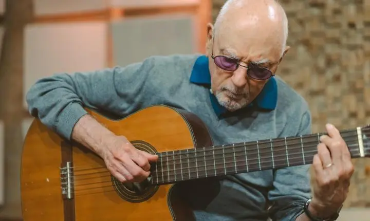 Aos 83 anos, Dino Galvão Bueno lança álbum autoral com parcerias e convidados 