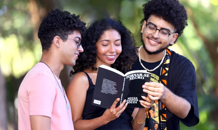 Avanço histórico: Negros são maioria em universidades públicas brasileiras
