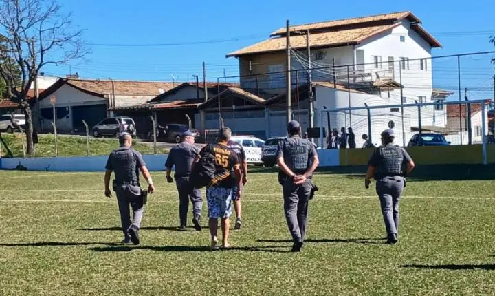 Bandeirinha é preso por injúria racial em partida de Taubaté