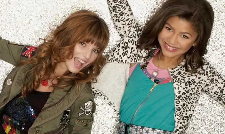 Bella Thorne e Zendaya superaram rivalidade criada nos bastidores da Disney.