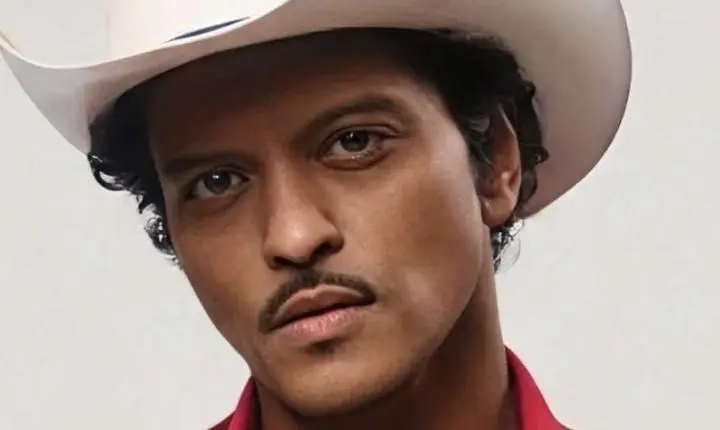 Bruno Mars iguala marca histórica e bate recorde na Billboard com o hit I Just Might