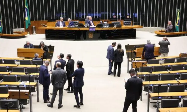 Câmara dos Deputados aprova regime de urgência para dois projetos de lei