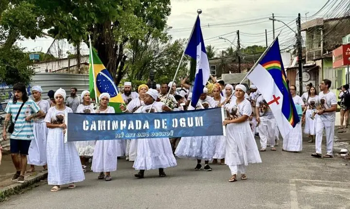 Caminhada de Ogum ocupa as ruas com fé, cultura e enfrentamento ao racismo religioso