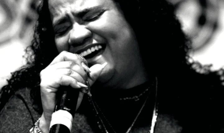 Cantora Débora Cruz morre e recebe homenagens do samba carioca