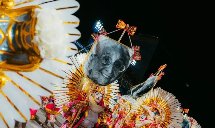 Beija-Flor adota ecoplumas para o Carnaval 2027 e debate sustentabilidade