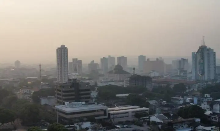 Com avanço de incêndios no Amazonas, Roberto Cidade pede socorro a Lula