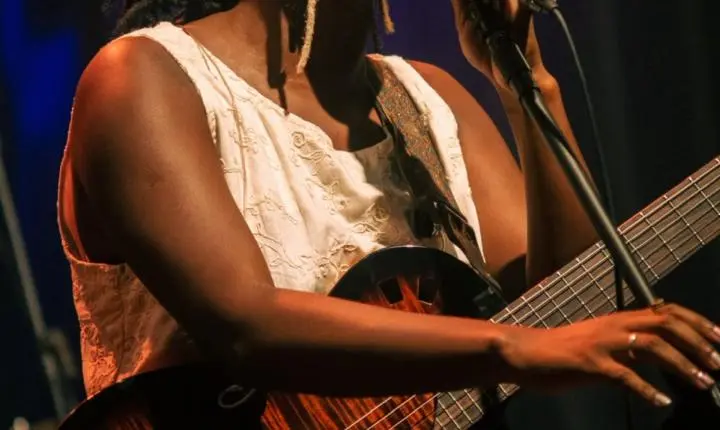 Festival X-Todas celebra 20 anos de carreira da cantora Ana Néri em Caxias