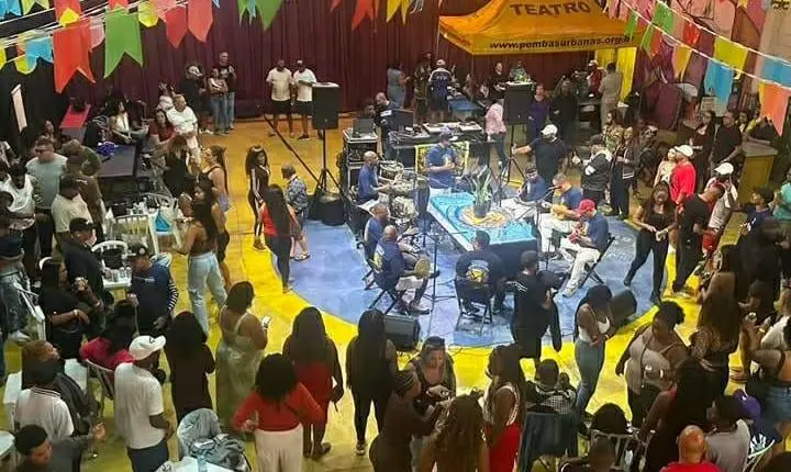 Comunidade Do Samba Cidade Tiradentes Ocupa Centro Cultural Arte Em Construção Com Roda De Samba