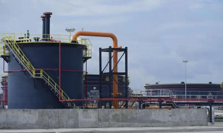 África busca a auto-suficiência em combustíveis até 2030 com novas refinarias