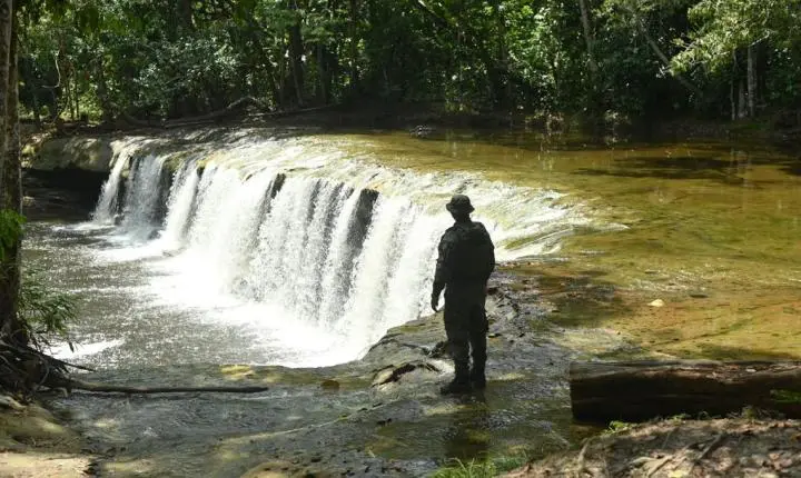 Empresa é multada em mais de R$ 3 milhões após poluir rio Urubu no Amazonas