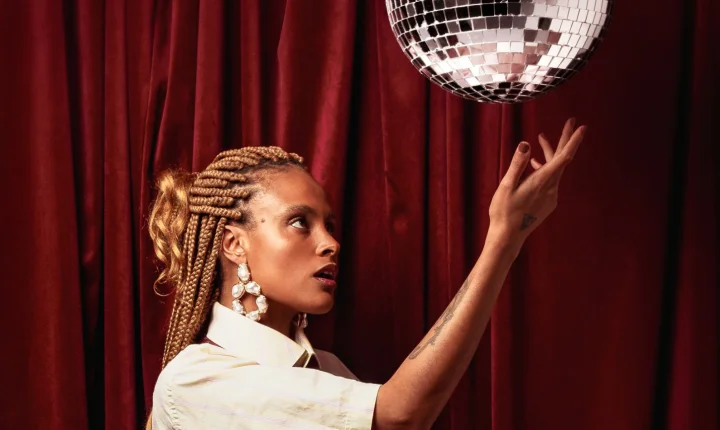Deborah Crespo se consolida na música soul brasileira com o projeto audiovisual “Experiência Vertical”