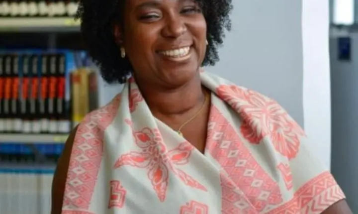 Denise Ferreira lança livro sobre protocolo antirracista nas escolas