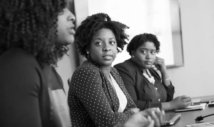 Desemprego de mulheres negras jovens atinge 24,7%, revela estudo sobre o mercado de trabalho