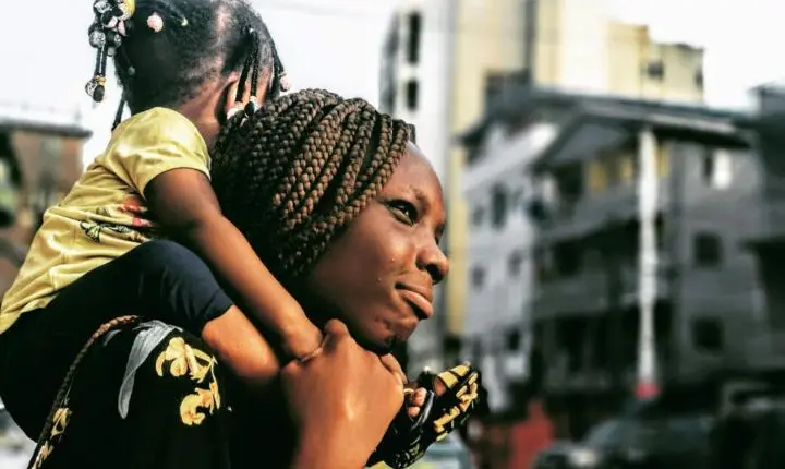 Dia das Mães: mulheres negras sustentam lares, enfrentam desigualdades e acumulam jornadas invisibilizadas no Brasil
