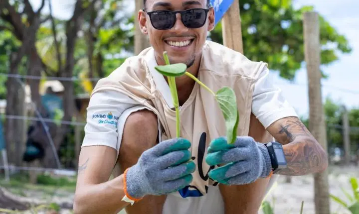 Dia Internacional da Biodiversidade: Orla Rio promove ação ambiental com plantio, limpeza ecológica e soltura de tartarugas na Prainha