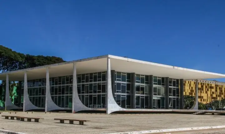 Flávio Dino aciona Polícia Federal para investigar R$ 55 milhões em emendas Pix