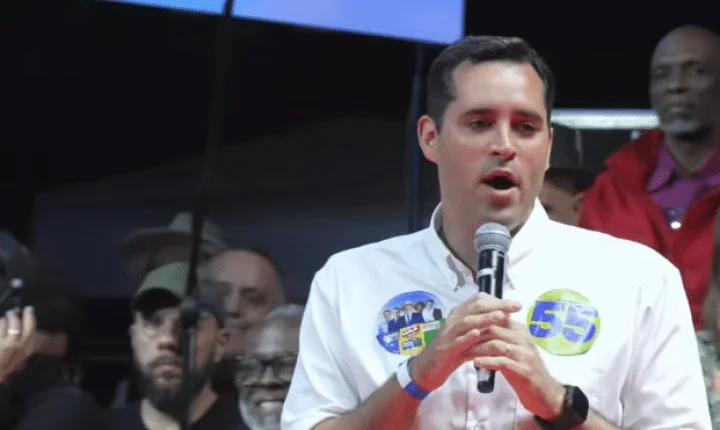 Prefeito do Rio defende o Carnaval em ato com Lula e artistas