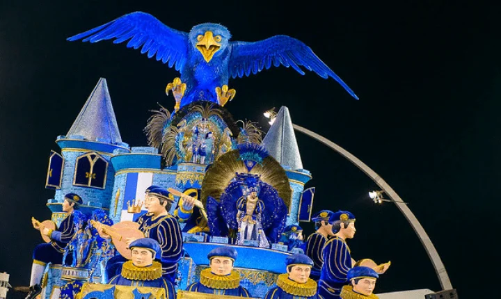 Disputa acirrada marca a final da Nenê de Vila Matilde para o Carnaval