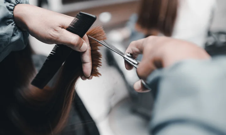 Entidade sob suspeita: Federação dos Cabeleireiros é acusada de falsos diplomas e propaganda enganosa