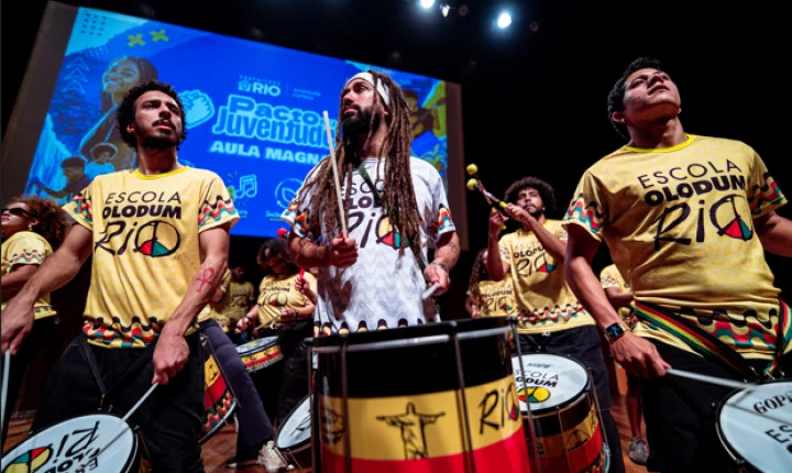 Escola Olodum Rio celebra um ano de atividades com evento gratuito na Vizinha Faladeira