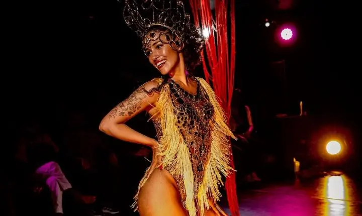 Espetáculo “Em Gira: Ela Encruzilhada” de passista do Salgueiro, Iara Cassano, provoca reflexão sobre hipersexualização da mulher negra no samba
