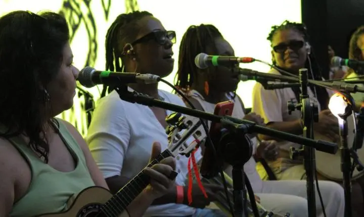 Samba das Yabás em Niterói celebra ancestralidade e protagonismo feminino