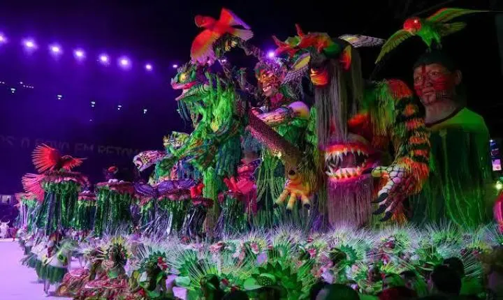 Festival de Parintins celebra a força das culturas afro-indígenas e movimenta a Amazônia nesta semana