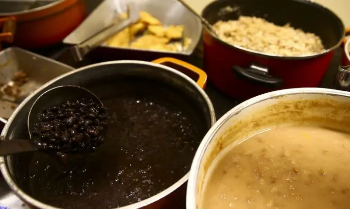 Mais de 60% das famílias em favelas enfrentam insegurança alimentar