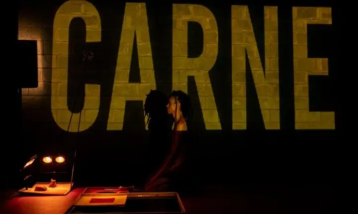 Itaú Cultural recebe a peça-instalação A Bailarina Fantasma,  que tensiona os apagamentos raciais na dança clássica