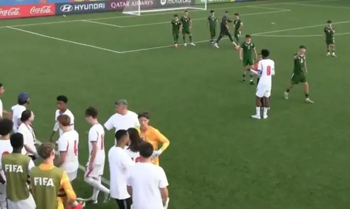 Seleção da Inglaterra abandona jogo na Copa do Mundo Sub-15 após racismo