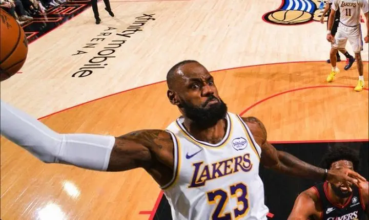 LeBron James deixa os Lakers e pode formar dupla com Stephen Curry nos Warriors